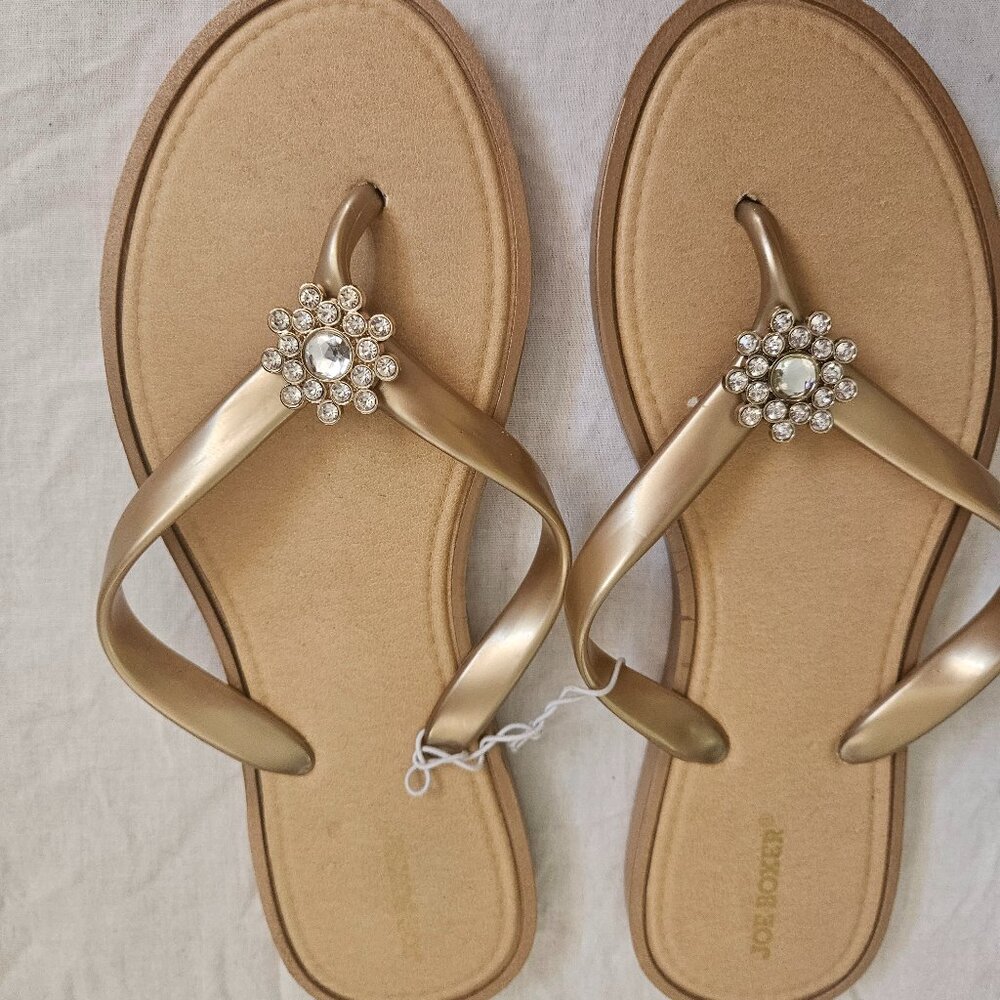 Beautiful NWOT Bronze Colored Joe Boxer Flip Flop with a Jewel Accent Size 7/8